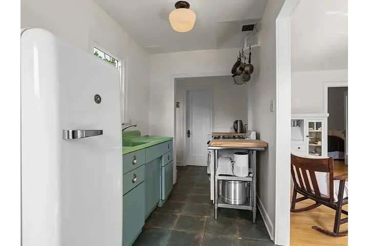 $800 : PROPERTY FOR RENTALS image 5