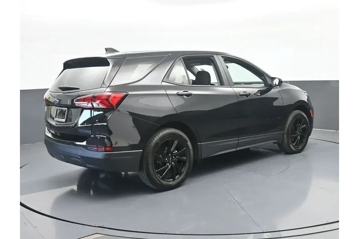 $17990 : Chevrolet Equinox 2024 LS 4d image 6