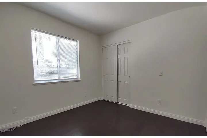 $2570 : HOUSE RENT IN RIVERSIDE CA image 4