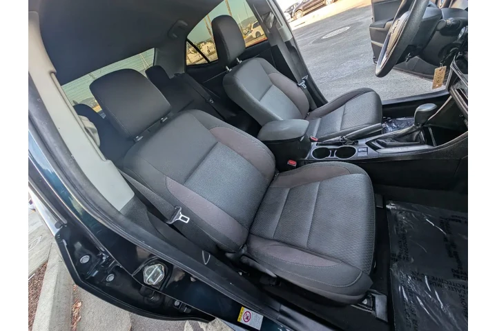 $15988 : 2019 Corolla LE image 1