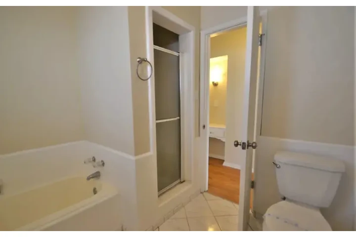 $2365 : 3 bedroom home in Los Angeles image 9