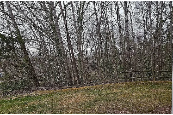 $1150 : Welcome to this charming 2-bed image 7