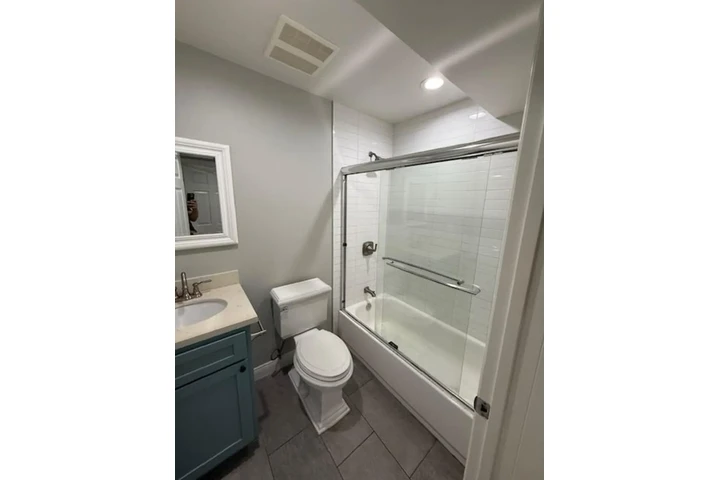 $1900 : 2BED Apt in West Gage Ave, LA image 9
