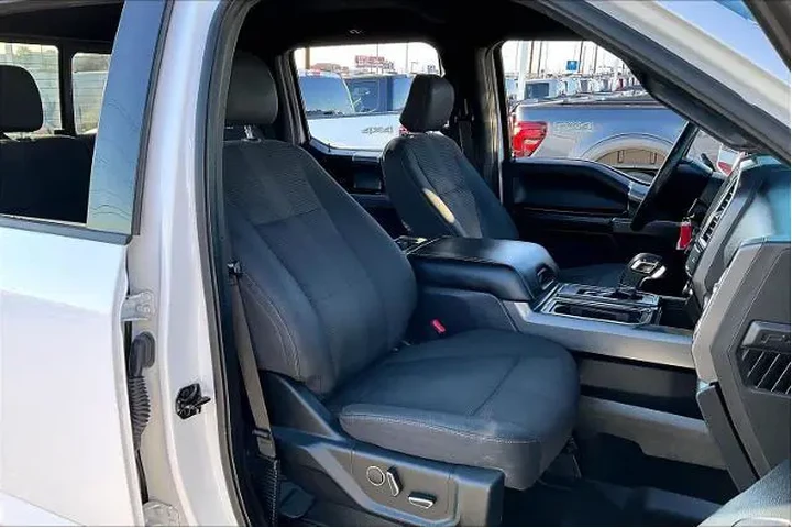 $17086 : Ford F-150 2016 4x2 XLT 4dr image 9