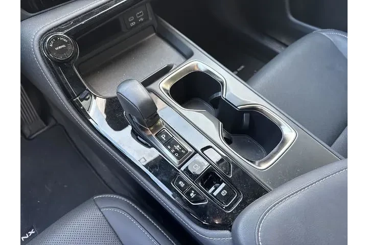 $38501 : Lexus NX 350h 2022 AWD 4dr C image 8