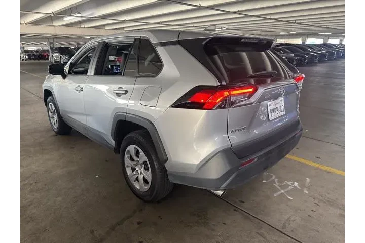 $25990 : Toyota RAV4 2024 AWD LE 4dr image 4