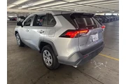 $25990 : Toyota RAV4 2024 AWD LE 4dr thumbnail