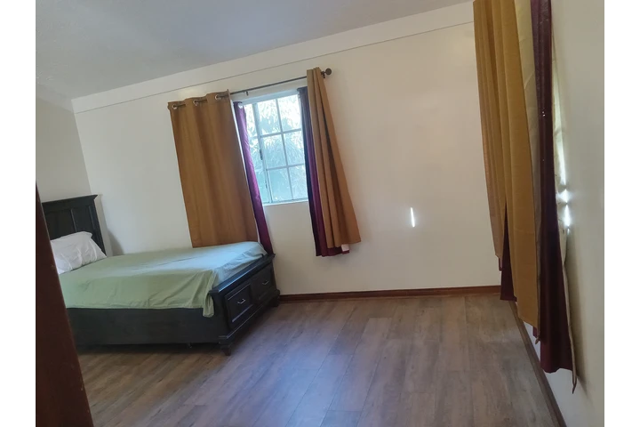 $1100 : Se renta recamara image 8