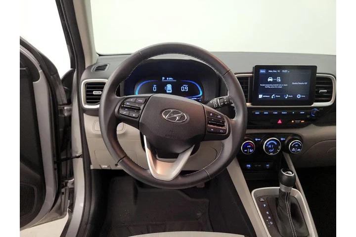 $20998 : Hyundai VENUE 2024 SEL 4dr C image 10