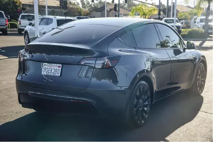 $29995 : Tesla Model Y 2022 AWD Perfo image 6
