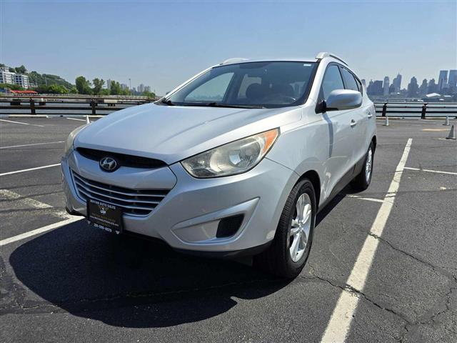 $8500 : 2011 HYUNDAI TUCSON image 4