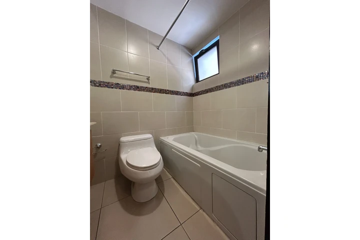 $2900 : Casa en Venta o Renta Zona 13 image 9