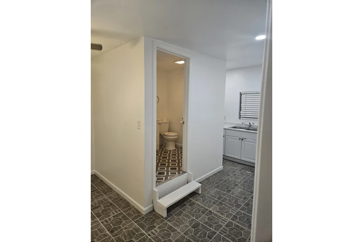 $1700 : Rento casa pequena image 2
