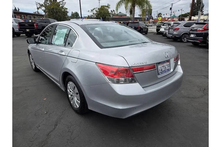 $9697 : Honda Accord 2012 LX 4dr Sed image 9