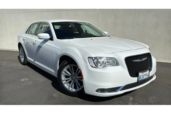 $26955 : Chrysler 300 2018 Touring 4d image 1