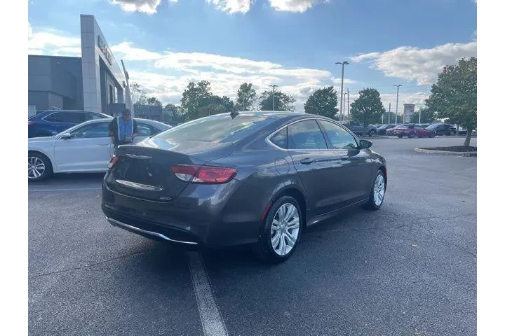 $9452 : Chrysler 200 2015 Limited 4d image 6
