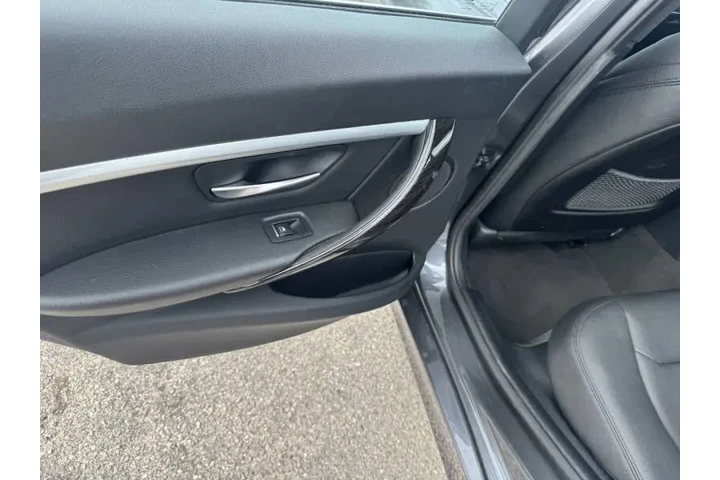 $14797 : 2017 BMW 3 Series 330i xDrive image 10