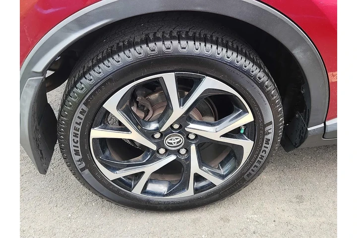 $17995 : Toyota C-HR 2018 XLE Premium image 9