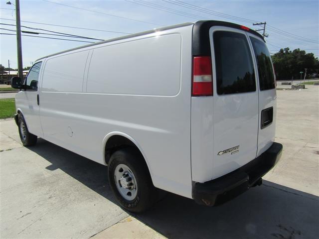 $17995 : 2015 G2500 Vans image 9