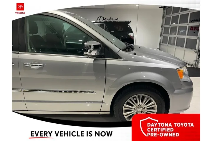 $12500 : Chrysler Town and Country 20 image 5