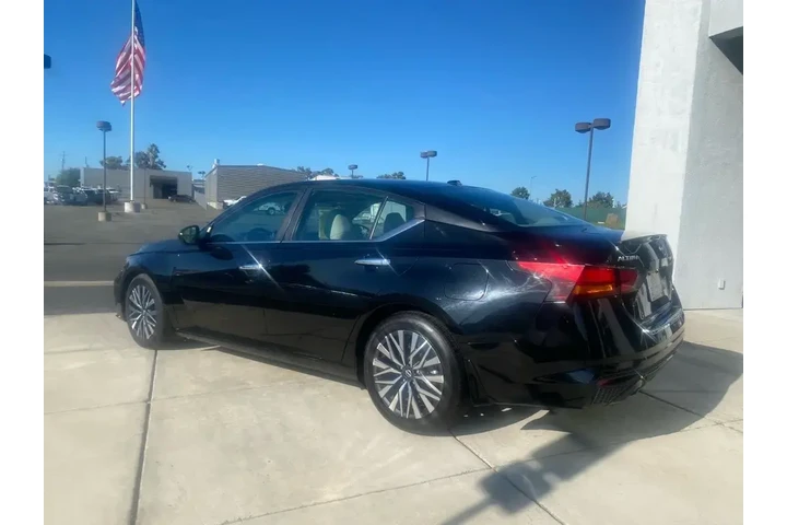 $19588 : Nissan Altima 2023 2.5 SV 4d image 5