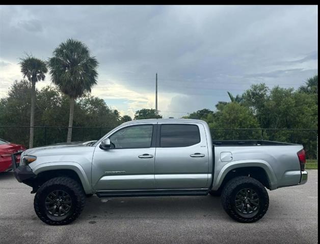 $28900 : 2023 Toyota Tacoma Doble Cab image 8