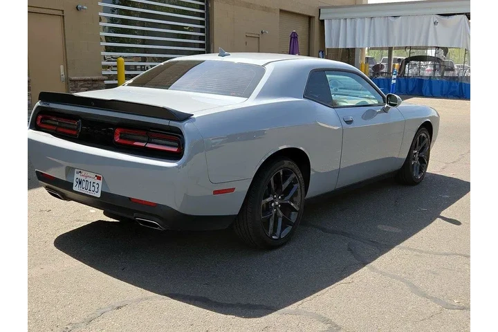 $25998 : Dodge Challenger 2022 SXT 2d image 5