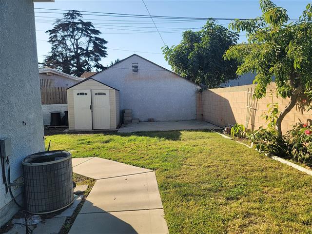 $1000 : Beautiful Home...LAKEWOOD,CA image 7