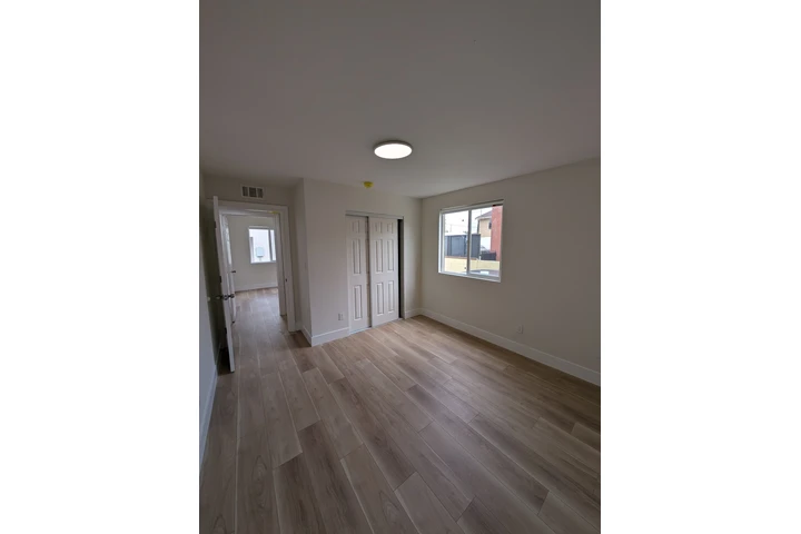 $3800 : 629 E 83rd St 90001 disponible image 6
