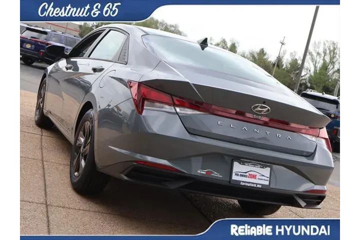 $18889 : Hyundai ELANTRA 2022 SEL 4dr image 4