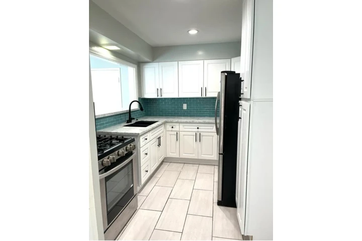 $1535 : 1 Bedroom 1 bath in Los Angele image 5