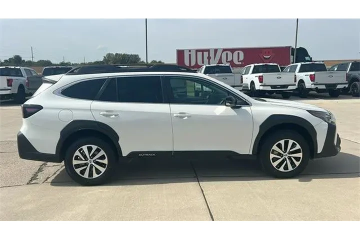 $29990 : Subaru Outback 2025 AWD Prem image 2