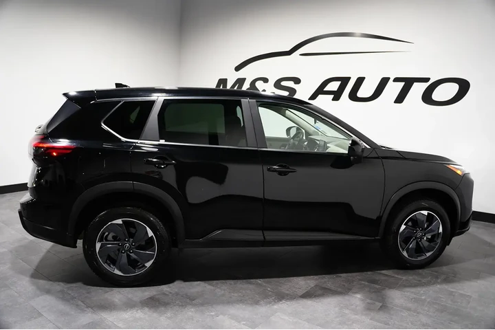 $21832 : 2025 Rogue SV image 7