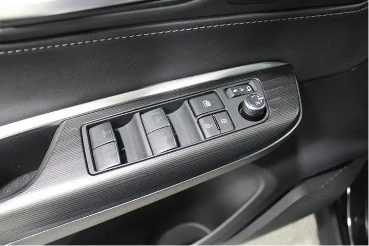 $39920 : Toyota Venza 2024 AWD LE 4dr image 7