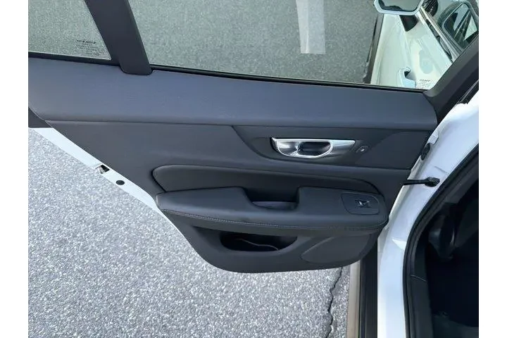 $36899 : Volvo V60 Cross Country 2024 image 10