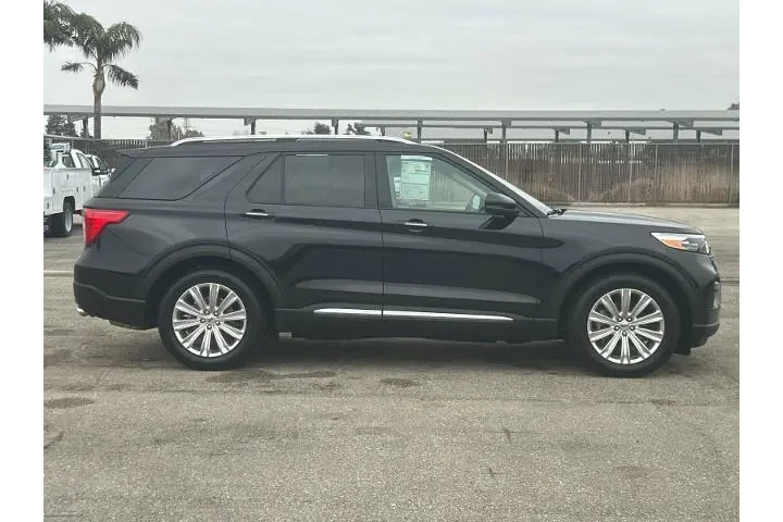 $29990 : Ford Explorer 2021 Limited 4 image 2