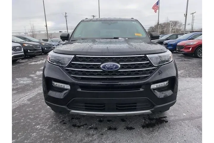 $31994 : Ford Explorer 2023 AWD XLT 4 image 2