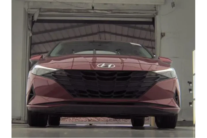 $15890 : Hyundai ELANTRA 2023 SEL 4dr image 3