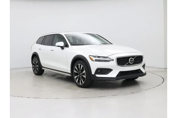 $37998 : Volvo V60 Cross Country 2023 image 1
