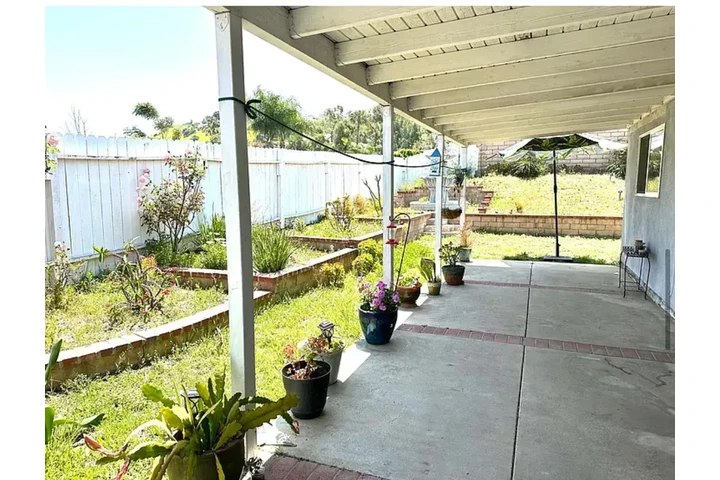 $1400 : Anaheim - Available Now image 7