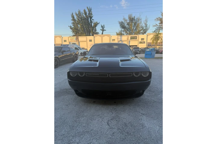 $12800 : Dodge challenger 2017 image 7