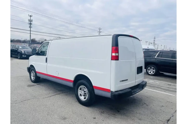 $10999 : 2017 Express 3500 image 7