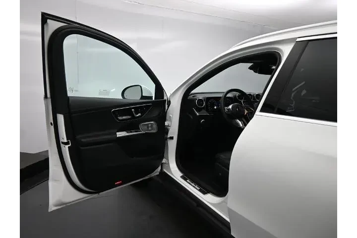 $39557 : Mercedes-Benz GLC 2024 GLC 3 image 8