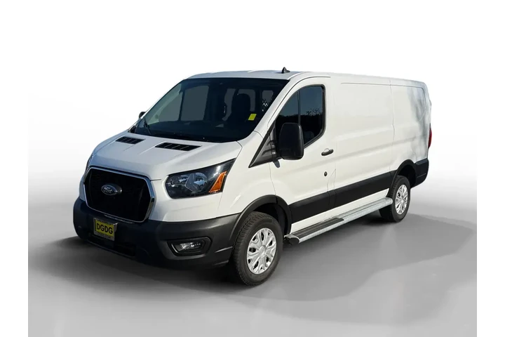 $32321 : Ford Transit 2024 250 3dr SW image 1