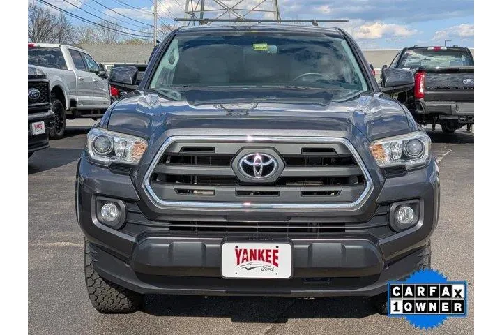 $29110 : Toyota Tacoma 2016 4x4 SR5 V image 8