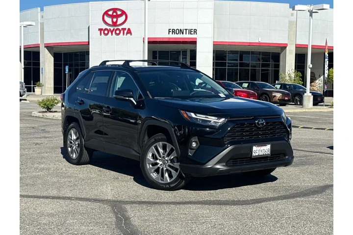 $32750 : Toyota RAV4 2023 XLE Premium image 1