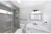 $1300 : 3 Newport Ave, 3 baños thumbnail