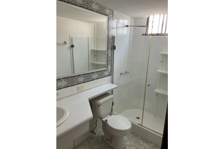 $400 : Arriendo casa Molineros image 5
