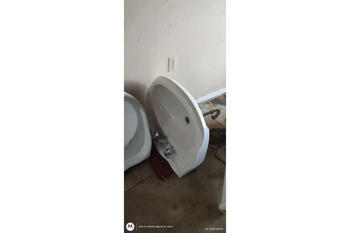 $150 : Vendo 3 victorian sinks image 2