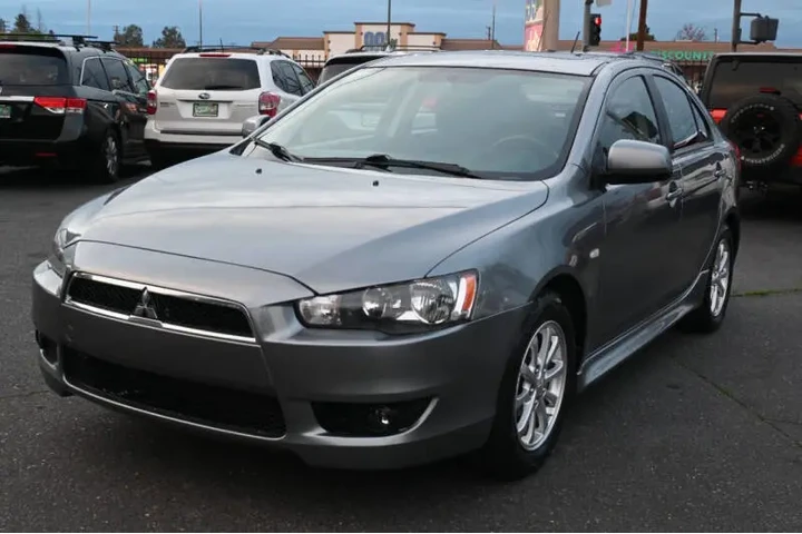 $7498 : 2014 Lancer Sportback ES image 5